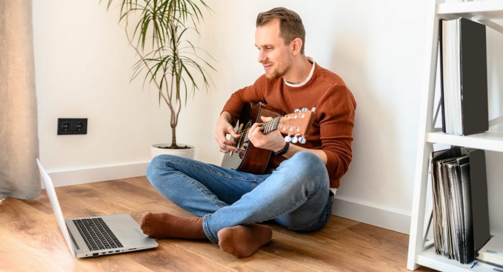 Increased independence learning guitar online